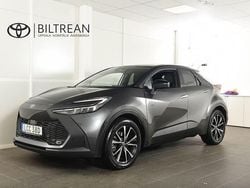 Mörkgrå (grå metallic) Begagnad 2024 Toyota C-HR Style SUV | 414 900 kr (Marknadspris)
