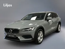 Grå Begagnad 2024 Volvo V60 CC Core Kombi | 419 000 kr (Marknadspris)