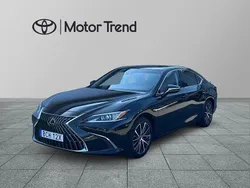 Svart Begagnad 2024 Lexus ES300H Limited Edition Sedan | 469 000 kr (Lite dyr)