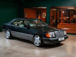 Mörkblå Begagnad 1989 Mercedes 230 Sportkupé | 299 900 kr