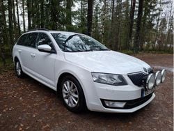 Vit Begagnad 2016 Skoda Octavia Ambition Kombi | 90 000 kr (Bra pris)