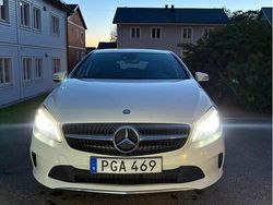 Vit Begagnad 2017 Mercedes A200 Halvkombi | 149 999 kr (Lite dyr)
