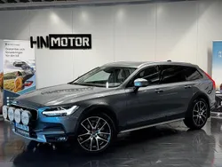 Grå Begagnad 2017 Volvo V90 CC Kombi | 234 900 kr (Marknadspris)