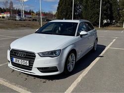 Vit Begagnad 2015 Audi A3 Sportback Ambition Halvkombi | 117 999 kr (Lite dyr)