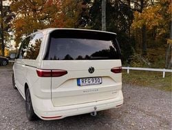 Vit Begagnad 2023 VW Multivan Life Minibuss | 530 000 kr (Bra pris)