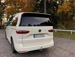 Vit Begagnad 2023 VW Multivan Life Minibuss | 585 000 kr (Lite dyr)
