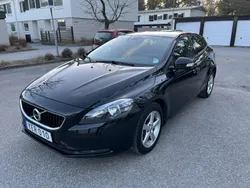 Svart Begagnad 2017 Volvo V40 Kinetic Kombi | 149 000 kr (Bra pris)