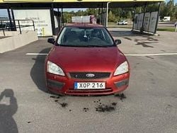 Röd Begagnad 2006 Ford Focus Halvkombi | 17 000 kr (Bra pris)