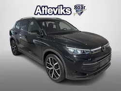 Svart Ny 2025 VW Tiguan Life SUV | 462 800 kr (Marknadspris)
