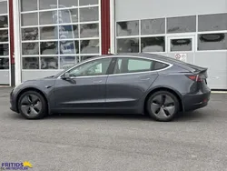 Grå Begagnad 2019 Tesla Model 3 Standard Range Plus Sedan | 224 500 kr (Marknadspris)