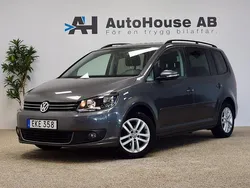 Mörkgrå (grå) Begagnad 2015 VW Touran Minibuss | 174 000 kr (Marknadspris)