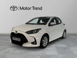 Vit Begagnad 2022 Toyota Yaris Hybrid Active Halvkombi | 199 000 kr (Bra pris)