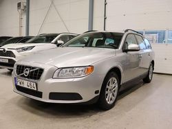 Ljusgrå Begagnad 2010 Volvo V70 Kinetic Kombi | 109 900 kr (Marknadspris)