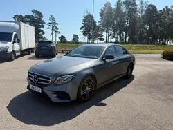 Grå Begagnad 2017 Mercedes E220 AMG line Sedan | 319 900 kr (Marknadspris)