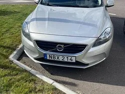 Grå Begagnad 2013 Volvo V40 Kinetic Kombi | 85 000 kr (Marknadspris)