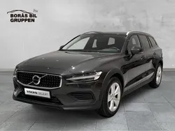 Grå Begagnad 2024 Volvo V60 CC Core Kombi | 409 000 kr (Marknadspris)