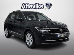 Grå Begagnad 2022 VW Tiguan Life SUV | 289 900 kr (Marknadspris)