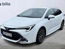 Vit Begagnad 2024 Toyota Corolla Style Kombi | 324 900 kr (Marknadspris)