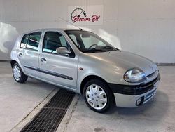Ljusgrå Begagnad 2000 Renault Clio II Halvkombi | 14 900 kr (Bra pris)