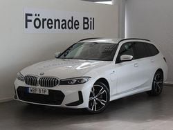 Vit (mineralvit ) Begagnad 2024 BMW 330e M Sport Kombi | 489 000 kr (Marknadspris)