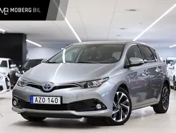 Ljusgrå Begagnad 2016 Toyota Auris Hybrid Active Halvkombi | 199 900 kr (Lite dyr)