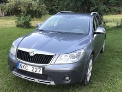 Grå Begagnad 2013 Skoda Octavia Scout Kombi | 69 500 kr (Marknadspris)
