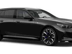 Svart (black sapphire metallic) Ny 2025 BMW 550e M Sport Kombi | 1 016 900 kr (Bra pris)
