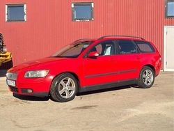 Röd Begagnad 2004 Volvo V50 Kombi | 32 000 kr (Marknadspris)