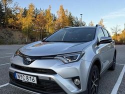 Silver Begagnad 2016 Toyota RAV4 Hybrid Active SUV | 150 000 kr (Marknadspris)