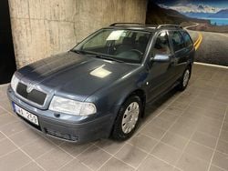 Mörkgrå Begagnad 2004 Skoda Octavia Tour Kombi | 18 900 kr (Marknadspris)