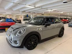 Grå (moonwalkgrey metallic) Begagnad 2020 Mini Cooper SE Halvkombi | 189 900 kr (Bra pris)