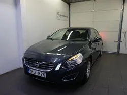 Grå Begagnad 2011 Volvo S60 Momentum Sedan | 129 900 kr (Marknadspris)