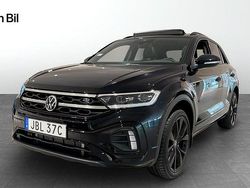 Svart (deep black pearl) Ny 2025 VW T-Roc R-line SUV | 389 900 kr (Marknadspris)