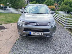 Begagnad 2014 Mitsubishi Outlander P-HEV SUV | 90 000 kr (Marknadspris)