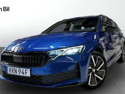Blå (race blue metallic) Begagnad 2024 Skoda Octavia SportLine Kombi | 399 900 kr (Dyr)