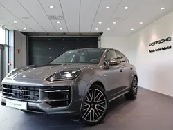 Grå (grey) Ny 2025 Porsche Cayenne S E-Hybrid SUV | 1 659 500 kr (Dyr)