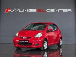 Röd Begagnad 2010 Toyota Aygo Halvkombi | 64 900 kr (Marknadspris)