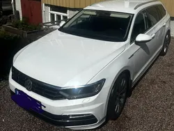 Vit Begagnad 2017 VW Passat R-line Kombi | 182 900 kr (Bra pris)