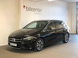 Svart Begagnad 2020 Mercedes B200 Minibuss | 324 900 kr