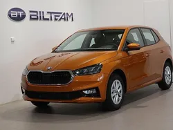 Orange Ny 2024 Skoda Fabia Selection Halvkombi | 259 900 kr (Marknadspris)