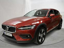 Röd Begagnad 2024 Volvo V60 CC Core Kombi | 324 900 kr (Bra pris)