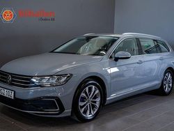 Grå Begagnad 2022 VW Passat GTE Kombi | 274 900 kr (Marknadspris)