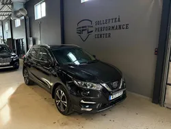 Röd (svart) Begagnad 2017 Nissan Qashqai SUV | 159 900 kr (Marknadspris)