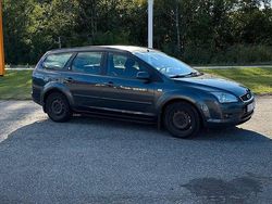 Grå Begagnad 2006 Ford Focus Kombi | 19 800 kr (Marknadspris)