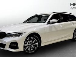 Vit Begagnad 2021 BMW 320e M Sport Kombi | 319 700 kr