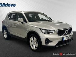 Silver Begagnad 2023 Volvo XC40 Core SUV | 349 900 kr (Marknadspris)