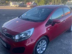 Röd Begagnad 2013 Kia Rio Halvkombi | 59 000 kr (Bra pris)