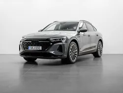 Grå Begagnad 2023 Audi Q8 e-tron Premium SUV | 749 000 kr (Lite dyr)
