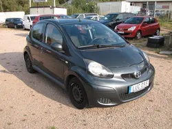 Mörkgrå Begagnad 2011 Toyota Aygo Halvkombi | 34 000 kr (Bra pris)