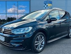 Svart Begagnad 2018 VW Touran R-line Minibuss | 224 900 kr (Marknadspris)